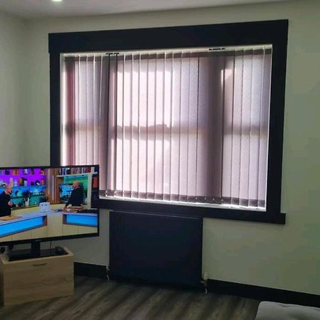 Charming 1-Bed Apartment In พีเบิลส์ ภายนอก รูปภาพ