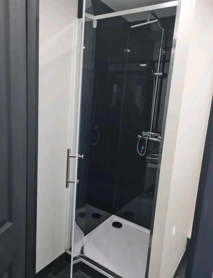 Charming 1-Bed Apartment In พีเบิลส์ ภายนอก รูปภาพ