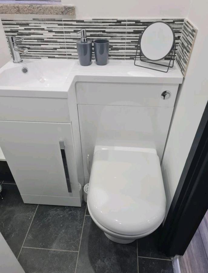 Charming 1-Bed Apartment In พีเบิลส์ ภายนอก รูปภาพ
