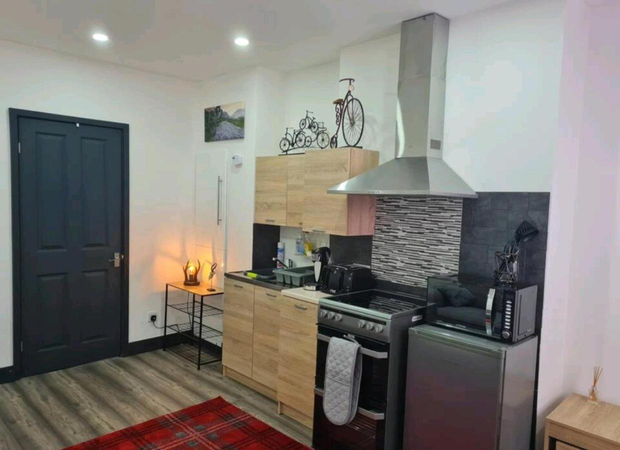 Charming 1-Bed Apartment In พีเบิลส์ ภายนอก รูปภาพ